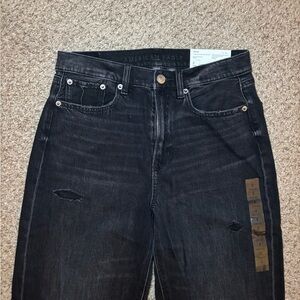 American Eagle Outfitters Women’s Strigid Black Distressed Jeans